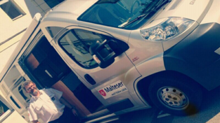 Reiner Fleischmann mit dem Beratungsmobil, mit dem die Notfallversorger auch nach dem Katastrophenfall weiter in Fischerdorf und den anderen Orten unterwegs waren, um Betroffene zu betreuen und zu unterstützen. Reiner Fleischmann mit dem Beratungsmobil, mit dem die Notfallversorger auch nach dem Katastrophenfall weiter in Fischerdorf und den anderen Orten unterwegs waren, um Betroffene zu betreuen und zu unterstützen.