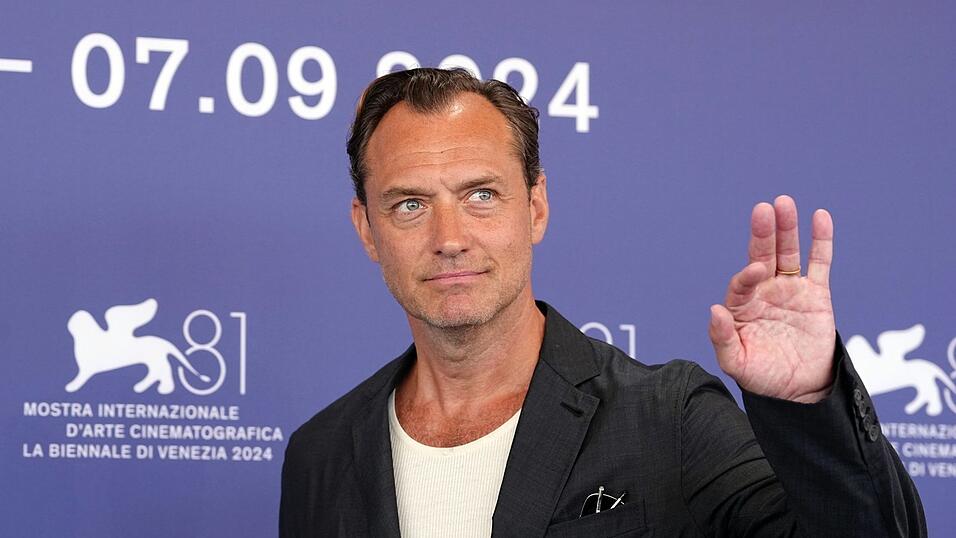 Auch im vergangenen Jahr kam Jude Law mit einem Film nach Venedig (Archivbild). Auch im vergangenen Jahr kam Jude Law mit einem Film nach Venedig (Archivbild).