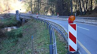 Derzeit nur einspurig befahrbar: Die Brandhofbrücke zwischen Viechtach und Kirchaitnach.