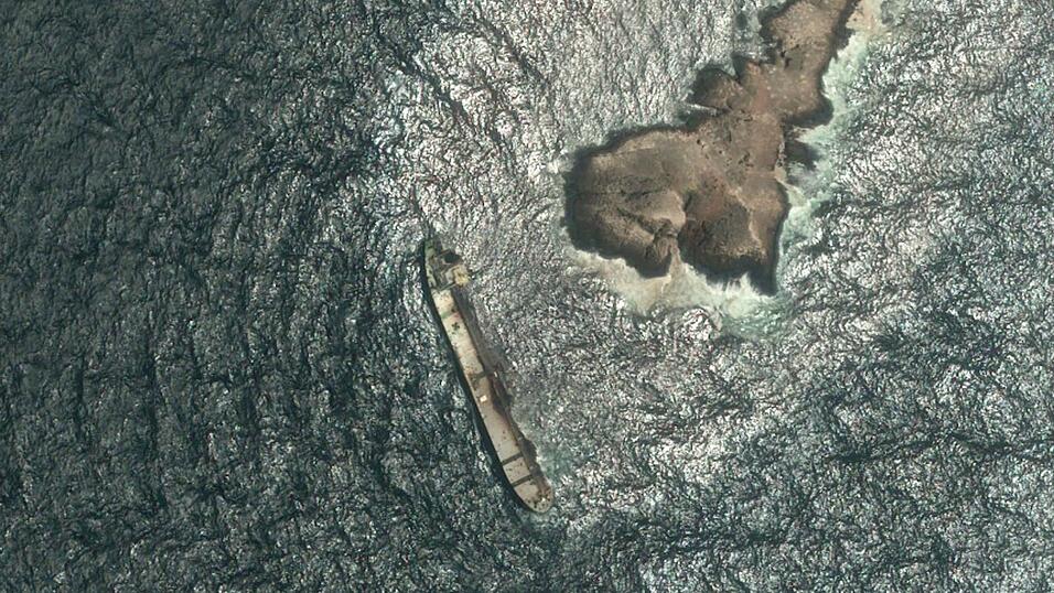 Satellitenbilder zeigen das Ausmaß der Verschmutzung durch den Tanker «Caroline Bezengi». Satellitenbilder zeigen das Ausmaß der Verschmutzung durch den Tanker «Caroline Bezengi».