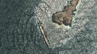 Satellitenbilder zeigen das Ausma&szlig; der Verschmutzung durch den Tanker &laquo;Caroline Bezengi&raquo;.