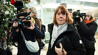 Gisèle Pelicot geht davon aus, etwa 200 Mal vergewaltigt worden zu sein. Gisèle Pelicot geht davon aus, etwa 200 Mal vergewaltigt worden zu sein.