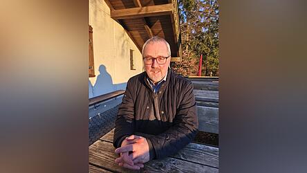 Hans Greil auf der Terrasse der alten Kronbergh&uuml;tte.