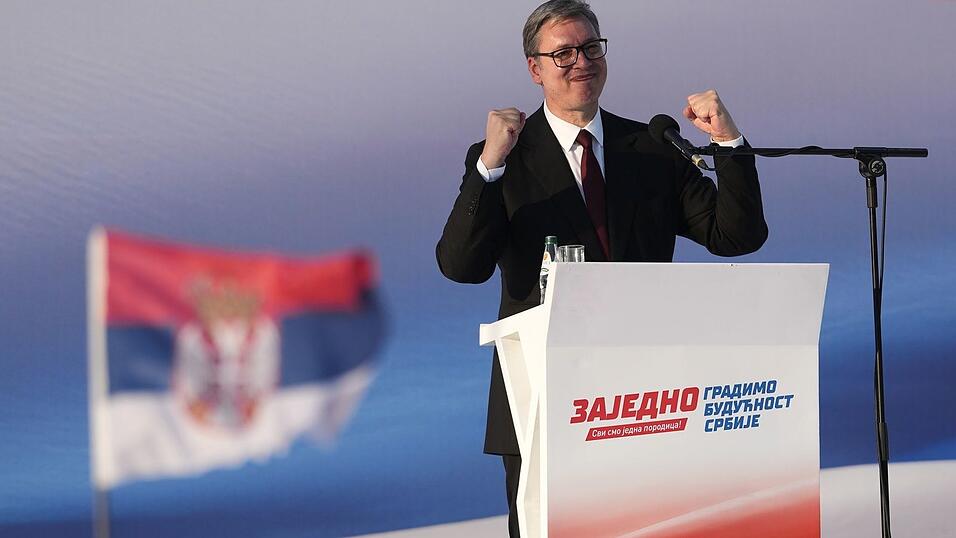 Serbiens Staatspräsident Aleksandar Vucic ist zurückgetreten, um als Spitzendkandidat seiner Fortschrittspartei bei der vorgezogenen Parlamentswahl vom 25. Oktober antreten zu können. Serbiens Staatspräsident Aleksandar Vucic ist zurückgetreten, um als Spitzendkandidat seiner Fortschrittspartei bei der vorgezogenen Parlamentswahl vom 25. Oktober antreten zu können.