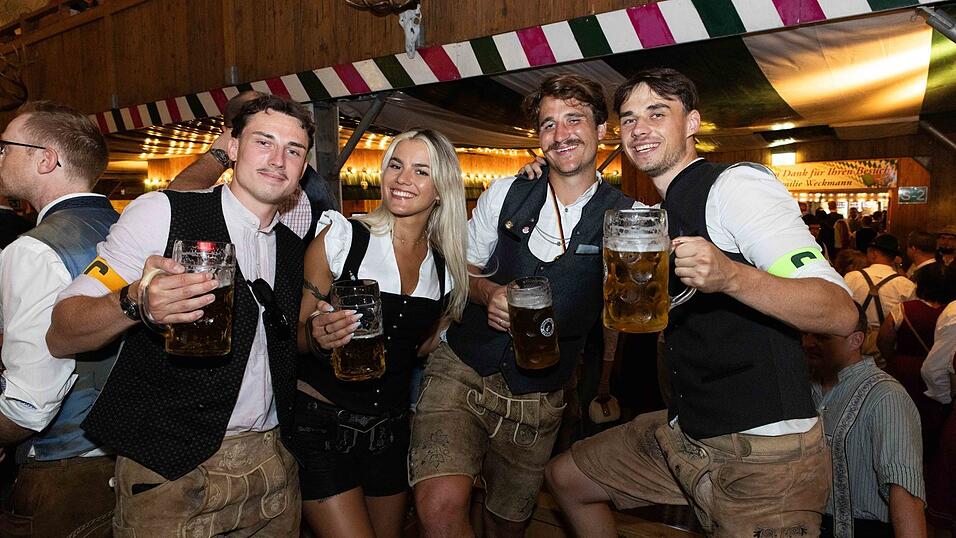 Die Partybilder vom Sonntag, 16. August, aus dem Festzelt Weckmann. Die Partybilder vom Sonntag, 16. August, aus dem Festzelt Weckmann.