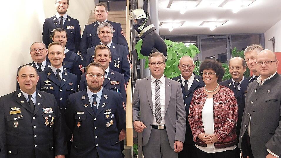 Die neue Vorstandschaft mit B&uuml;rgermeisterin Liane Sedlmeier und Pfarrer Christian Altmannsperger.