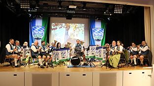 Die Einstimmung auf den Abend übernahm traditionell die Plattlinger Stadtkapelle. Die Einstimmung auf den Abend übernahm traditionell die Plattlinger Stadtkapelle.