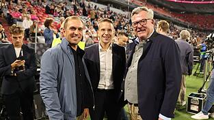 Philipp Lahm (l) wirbt für ein wertschätzendes Miteinander. Philipp Lahm (l) wirbt für ein wertschätzendes Miteinander.