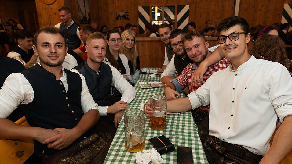Die Partybilder vom Samstag, 17. August, aus dem Festzelt Weckmann. Die Partybilder vom Samstag, 17. August, aus dem Festzelt Weckmann.