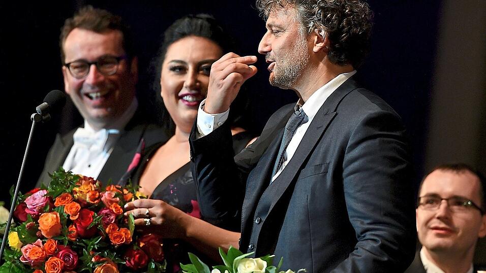 Der Abend mit Dirigent Jochen Rieder, Mezzosopranistin Anita Rachvelishvili und Tenor Jonas Kaufmann (von links) gefiel nicht nur dem Publikum, sondern auch den Protagonisten Der Abend mit Dirigent Jochen Rieder, Mezzosopranistin Anita Rachvelishvili und Tenor Jonas Kaufmann (von links) gefiel nicht nur dem Publikum, sondern auch den Protagonisten