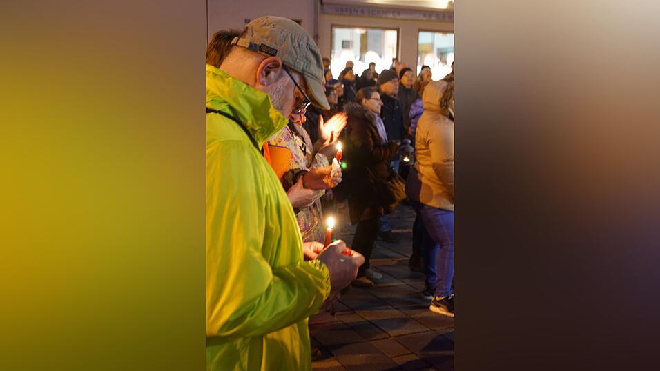 Privatleute sowie Vertreter von Kirchen und Vereinen waren mit dabei.&nbsp;
