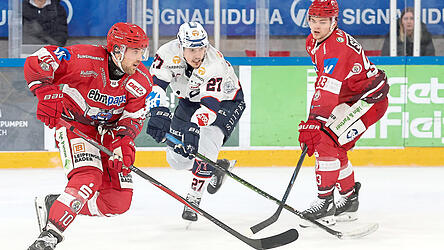 Zwei Ausw&auml;rtsfahrten, starke Gegner und die ein oder andere Personalfrage: Der EV Landshut um Julian Kornelli (links) und Oliver St&uuml;mpel (rechts) hat am Wochenende so manche Herausforderung zu meistern.