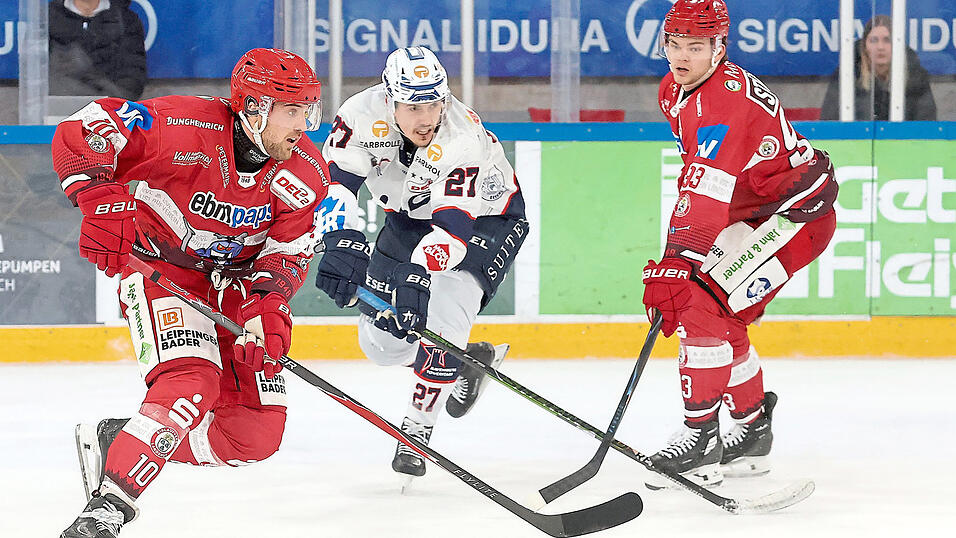 Zwei Ausw&auml;rtsfahrten, starke Gegner und die ein oder andere Personalfrage: Der EV Landshut um Julian Kornelli (links) und Oliver St&uuml;mpel (rechts) hat am Wochenende so manche Herausforderung zu meistern.