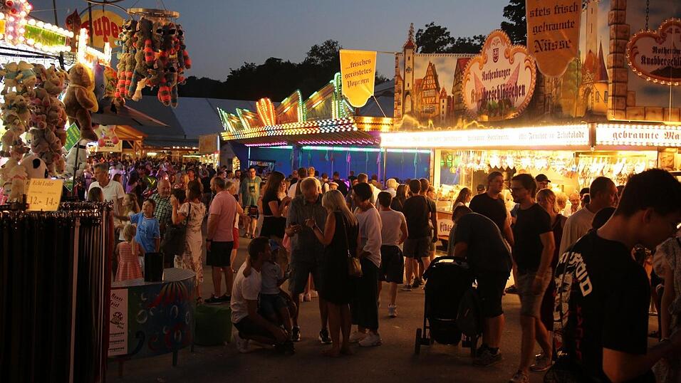 ein 15-Jähriger ist in der zweiten Further Freinacht angegriffen worden. ein 15-Jähriger ist in der zweiten Further Freinacht angegriffen worden.