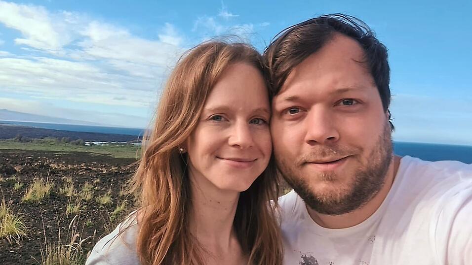 Beim Insel-Hopping auf Hawaii vor einigen Wochen kam Aike Wittmann die Idee, seine Freundin Sandra mittels Plakatwerbung einen Antrag zu machen. Beim Insel-Hopping auf Hawaii vor einigen Wochen kam Aike Wittmann die Idee, seine Freundin Sandra mittels Plakatwerbung einen Antrag zu machen.