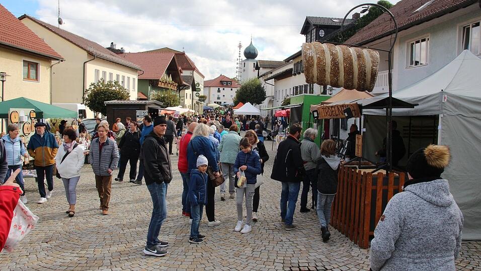 Der Duft der 'Trdelník' - Baumstriezel aus Hefeteig mit Zimtzucker - lockte schon von weitem. Der Duft der 'Trdelník' - Baumstriezel aus Hefeteig mit Zimtzucker - lockte schon von weitem.