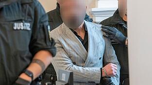 Das Gericht erließ nun das Urteil. Das Gericht erließ nun das Urteil.