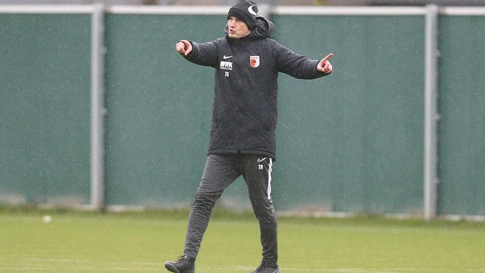 Zurück auf dem Trainingsplatz: FCA-Coach Heiko Herrlich. Zurück auf dem Trainingsplatz: FCA-Coach Heiko Herrlich.