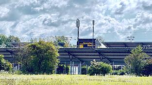 Tausende Motorsportfans kommen regelmäßig zu den Speedway-Rennen des AC Landshut ins Stadion Ellermühle. Doch die One Solar Arena ist wie viele andere Sportstätten sanierungsbedürftig. Nun soll es eine weitreichende Vereinbarung über den Weiterbetrieb des Stadions zwischen Stadt Landshut und Verein geben.