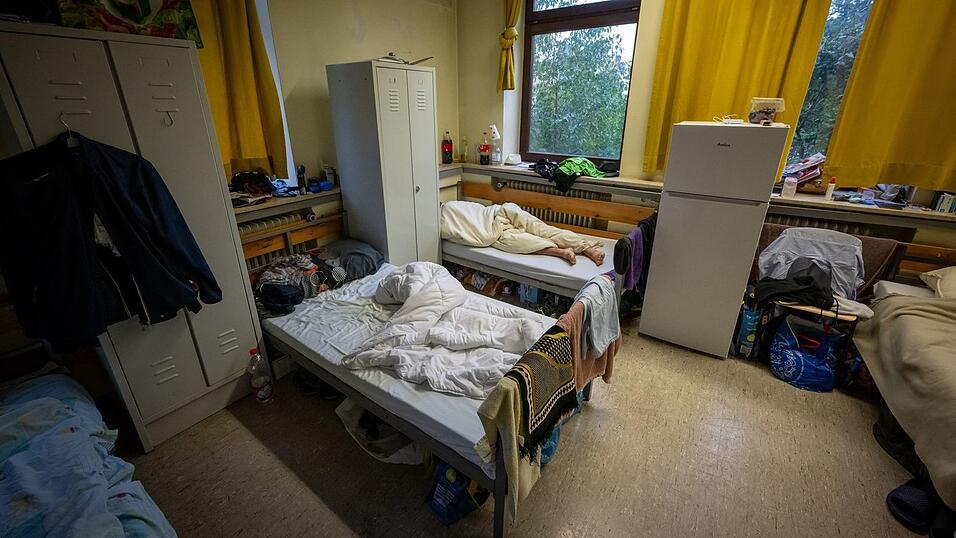 Durch die Schlie&szlig;ung besonders teurer Unterk&uuml;nfte will der Freistaat m&ouml;glichst viel Geld sparen. (Symbolfoto)