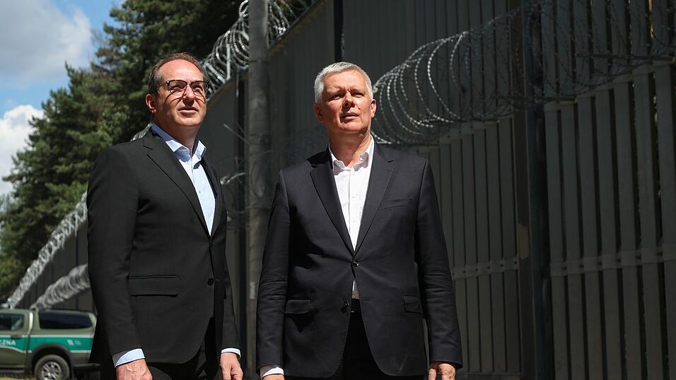 Bundesinnenminister Alexander Dobrindt (CSU) nennt funktionierende Au&szlig;engrenzkontrollen als eine Voraussetzung f&uuml;r ein Ende der deutschen Binnengrenzkontrollen. (Archivfoto)