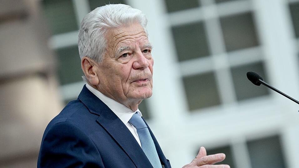 Alt-Bundespräsident Joachim Gauck fordert mehr Entschlossenheit beim Schutz der Menschenwürde. (Archivfoto) Alt-Bundespräsident Joachim Gauck fordert mehr Entschlossenheit beim Schutz der Menschenwürde. (Archivfoto)