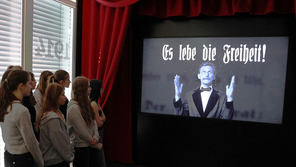 Clemens Attenkofer reist mit den Besuchern durch die Zeit.