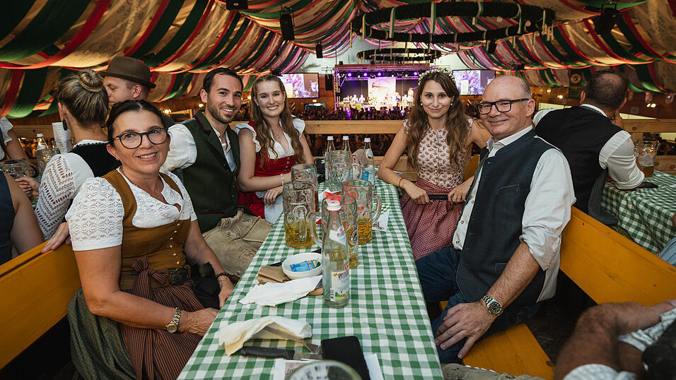 Die Partybilder vom Sonntag, 18. August, aus dem Festzelt Weckmann. Die Partybilder vom Sonntag, 18. August, aus dem Festzelt Weckmann.