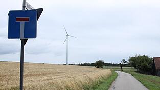 Bislang ist das Windrad in Kalsing der einzige Vertreter seiner Zunft im Landkreis Cham. Doch 14 weitere sollen nun folgen.