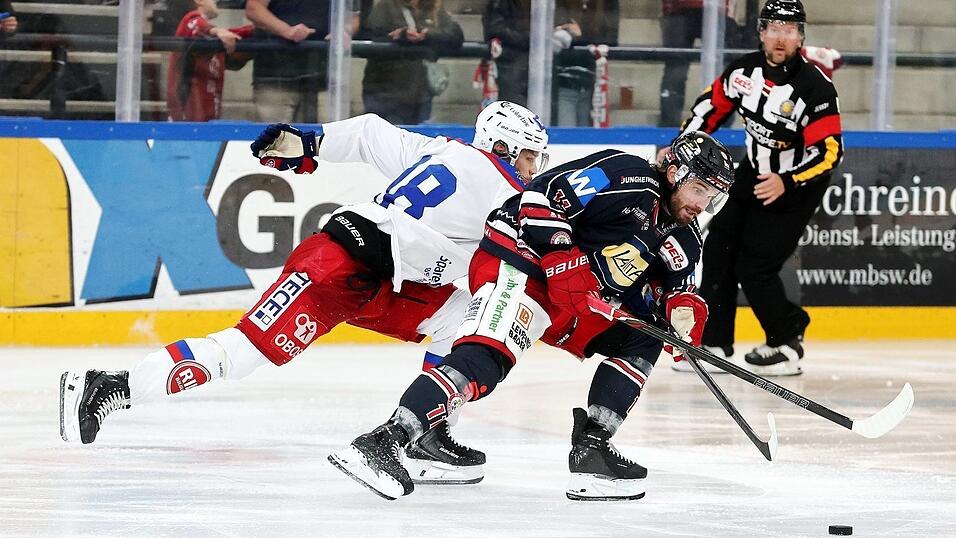 Das macht Lust auf mehr: EVL-Neuzugang Marc-Olivier Roy (rechts) machte in seinen ersten beiden Testspielen für den Eislaufverein einen richtig guten Eindruck. Knüpft er daran an, dürfte er den Landshuter Anhängern noch ganz schön viel Freude bereiten. Das macht Lust auf mehr: EVL-Neuzugang Marc-Olivier Roy (rechts) machte in seinen ersten beiden Testspielen für den Eislaufverein einen richtig guten Eindruck. Knüpft er daran an, dürfte er den Landshuter Anhängern noch ganz schön viel Freude bereiten.
