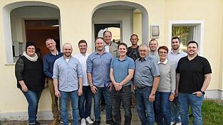 Der neue Gemeinderat in Egglkofen (von links): Monika Sch&ouml;nstetter, Alexander Lengfellner, Georg Sirtl, 2. B&uuml;rgermeister Thomas Mayrhofer, Christoph Hermannstaller, Erster B&uuml;rgermeister Johann Ziegleder, Andreas Ehret, Georg Meyer, Ulrich Brams, Christian Senftl, Rita Mayrhofer, Vinzenz Wurstbauer und Daniel Gaedtke.