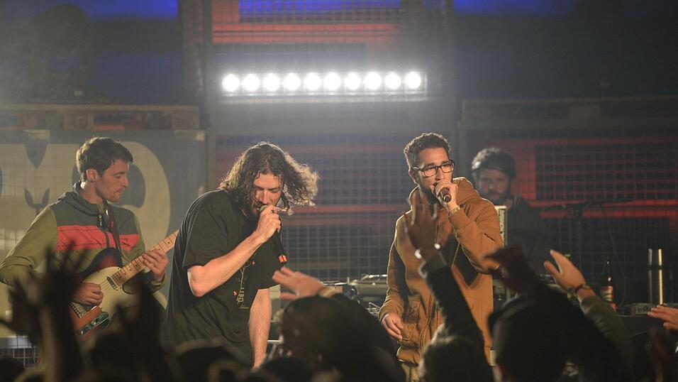 Bevor Liquid alleine auf der B&uuml;hne stand, trat er mit Demograffics f&uuml;r ein paar Songs auf.