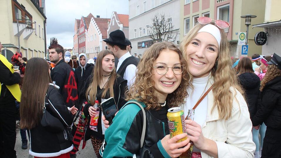 Beste Stimmung herrschte beim Rosenmontagszug in Geisenhausen.