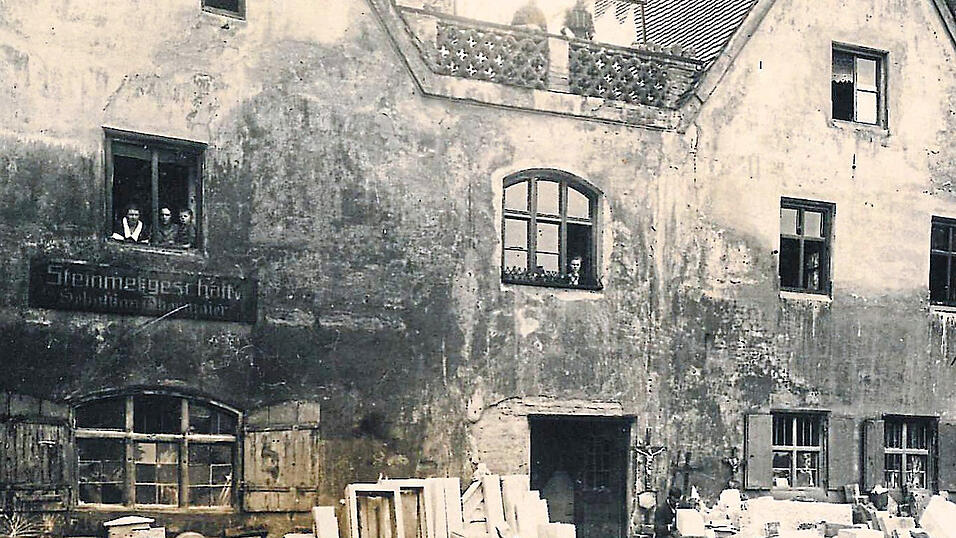 1895 gründete der Steinmetz Josef Obermaier in der Neustadt 436 in Landshut eine Werkstatt.