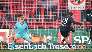 Der Nürnberger Wegbereiter: Rafael Lubach erzielt per Foulelfmeter das 1:0.