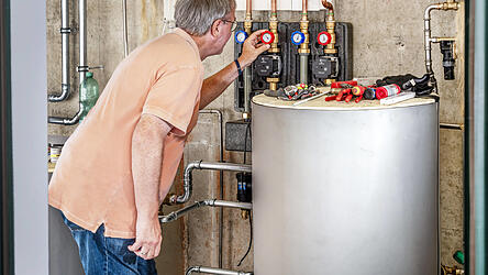 Das umstrittene Klimaschutzprojekt der gescheiterten Ampel-Regierung gilt seit Anfang 2024 und sieht den schrittweisen, staatlich geförderten Austausch von Öl- und Gasheizungen vor. Das umstrittene Klimaschutzprojekt der gescheiterten Ampel-Regierung gilt seit Anfang 2024 und sieht den schrittweisen, staatlich geförderten Austausch von Öl- und Gasheizungen vor.