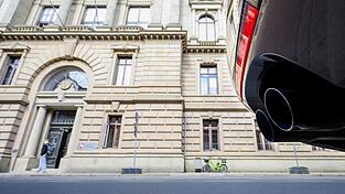 Am Landgericht Braunschweig beginnt ein weiteres Riesenverfahren rund um den Dieselskandal bei Volkswagen. (Archivbild)