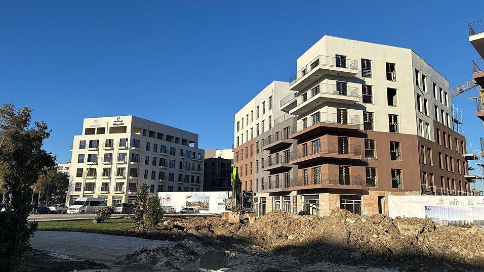 Bald sollen in die Neubauten die ersten Einheimischen einziehen.