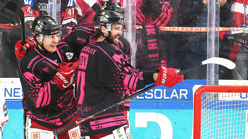 Die Reihe um Tobias Schwarz (links), Marc-Olivier Roy (rechts) und Trevor Gooch war bockstark und der Erfolgsgarant für den EV Landshut. Die Reihe um Tobias Schwarz (links), Marc-Olivier Roy (rechts) und Trevor Gooch war bockstark und der Erfolgsgarant für den EV Landshut.