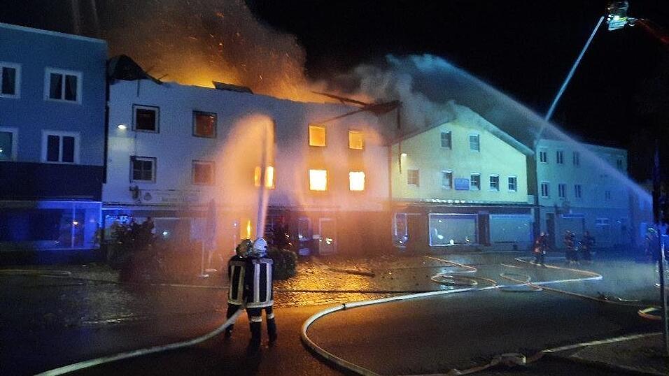 Bilder des Gro&szlig;brands in Aidenbach.