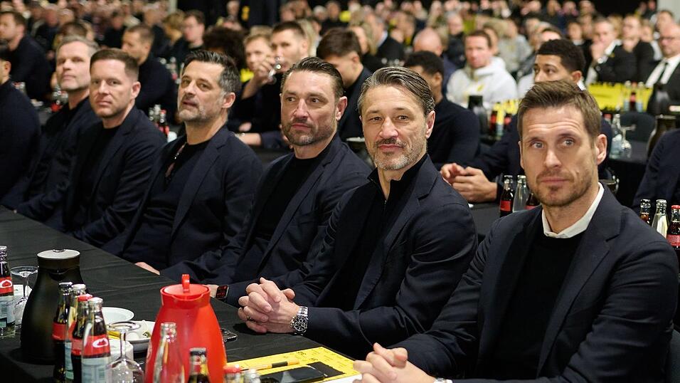 Die Profimannschaft des BVB lauschte der Abschiedsrede von Watzke als Chef der Gesch&auml;ftsf&uuml;hrung