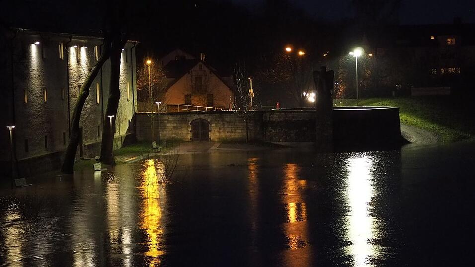 In Straubing trat die Donau &uuml;ber die Ufer.