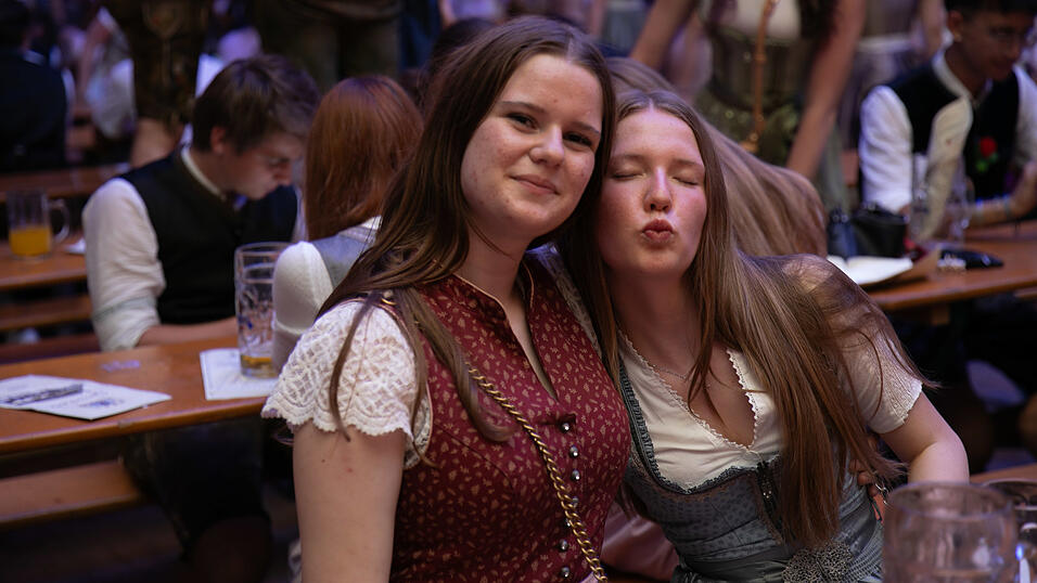 Die Partybilder vom Donnerstag, 14. August, aus dem Festzelt Reisinger. Die Partybilder vom Donnerstag, 14. August, aus dem Festzelt Reisinger.
