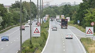 Auf dem Frankenschnellweg staut sich regelmäßig der Verkehr. Die Stadt will das ändern. Gegner halten die Pläne aber für zu kurz gegriffen. Auf dem Frankenschnellweg staut sich regelmäßig der Verkehr. Die Stadt will das ändern. Gegner halten die Pläne aber für zu kurz gegriffen.