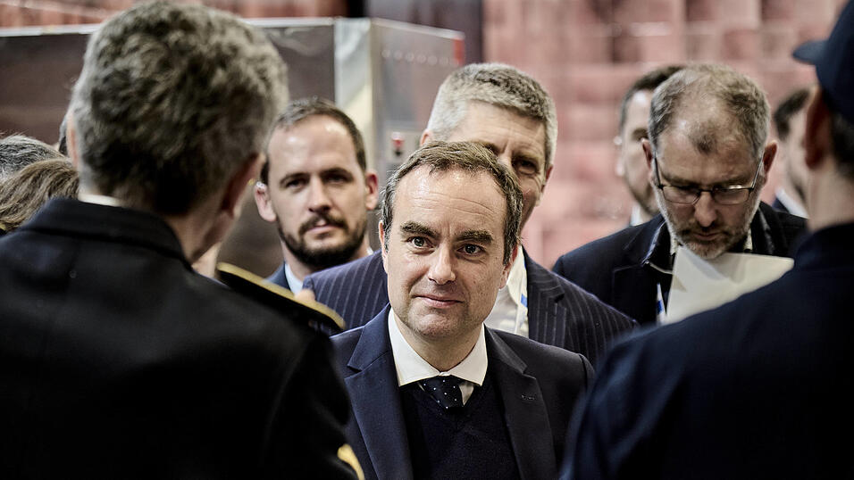 Der Französische Premierminister Sébastien Lecornu geht gegen Drogenkonsum unter den Regierungsbeamten vor. Kritiker sprechen von einem Eingriff in die Privatsphäre. Der Französische Premierminister Sébastien Lecornu geht gegen Drogenkonsum unter den Regierungsbeamten vor. Kritiker sprechen von einem Eingriff in die Privatsphäre.