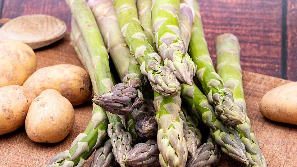 Die Foodblogger von cooknsoul.de zeigen uns heute die besten Rezepte mit grünem Spargel. Die Foodblogger von cooknsoul.de zeigen uns heute die besten Rezepte mit grünem Spargel.