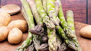 Die Foodblogger von cooknsoul.de zeigen uns heute die besten Rezepte mit grünem Spargel.