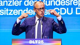 Merz hat versucht, die Junge Union mit der Aussicht einzufangen, das System der Altersversorgung müsse „noch in der laufenden Legislaturperiode neu aufgestellt werden“. Am geplanten Rentenpaket der Koalition ändert das allerdings gar nichts. Merz hat versucht, die Junge Union mit der Aussicht einzufangen, das System der Altersversorgung müsse „noch in der laufenden Legislaturperiode neu aufgestellt werden“. Am geplanten Rentenpaket der Koalition ändert das allerdings gar nichts.