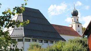 Die Rimbacher St. Michael-Kirche heute: Sie gehört für Generationen von Rimbachern zum Ortsbild und zum eigenen Lebensweg durch Taufen, Hochzeiten oder Beerdigungen. Die Rimbacher St. Michael-Kirche heute: Sie gehört für Generationen von Rimbachern zum Ortsbild und zum eigenen Lebensweg durch Taufen, Hochzeiten oder Beerdigungen.
