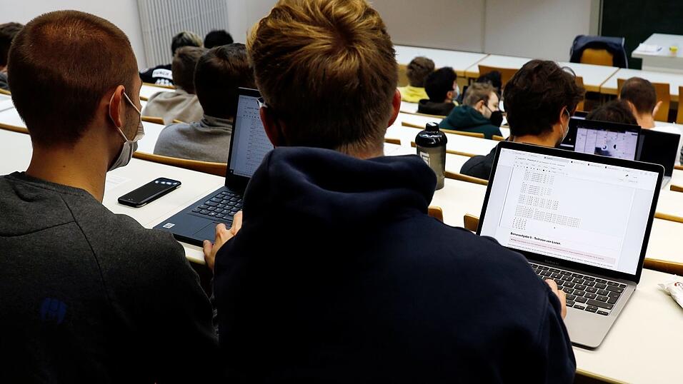 Erfreuliches Feedback für die Hochschule Landshut: Die Fakultät Informatik zählt beim CHE-Ranking der Masterstudiengänge zur Spitzengruppe.